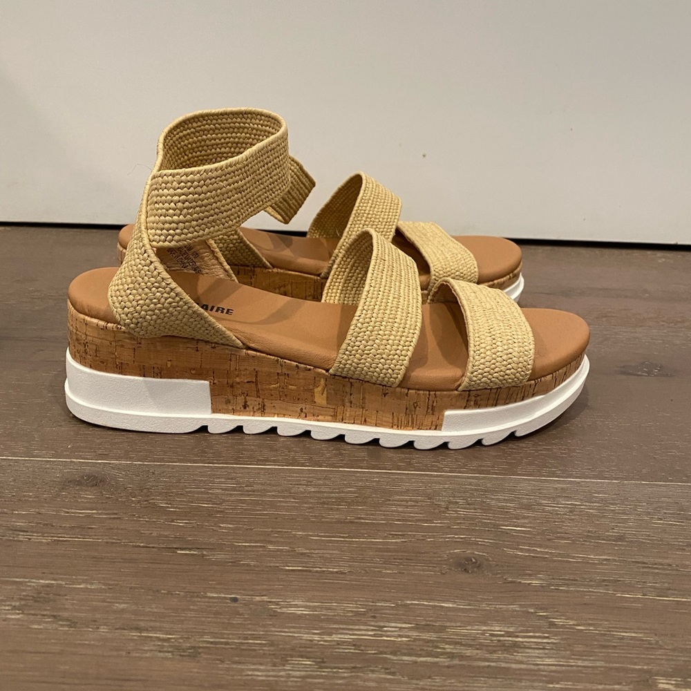 Wedgie sandals